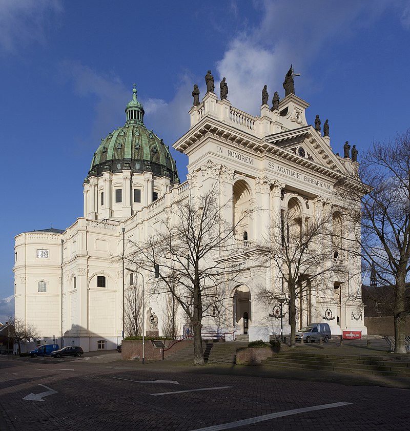 Basiliek in Oudenbosch, een replica van de Sint Pieter