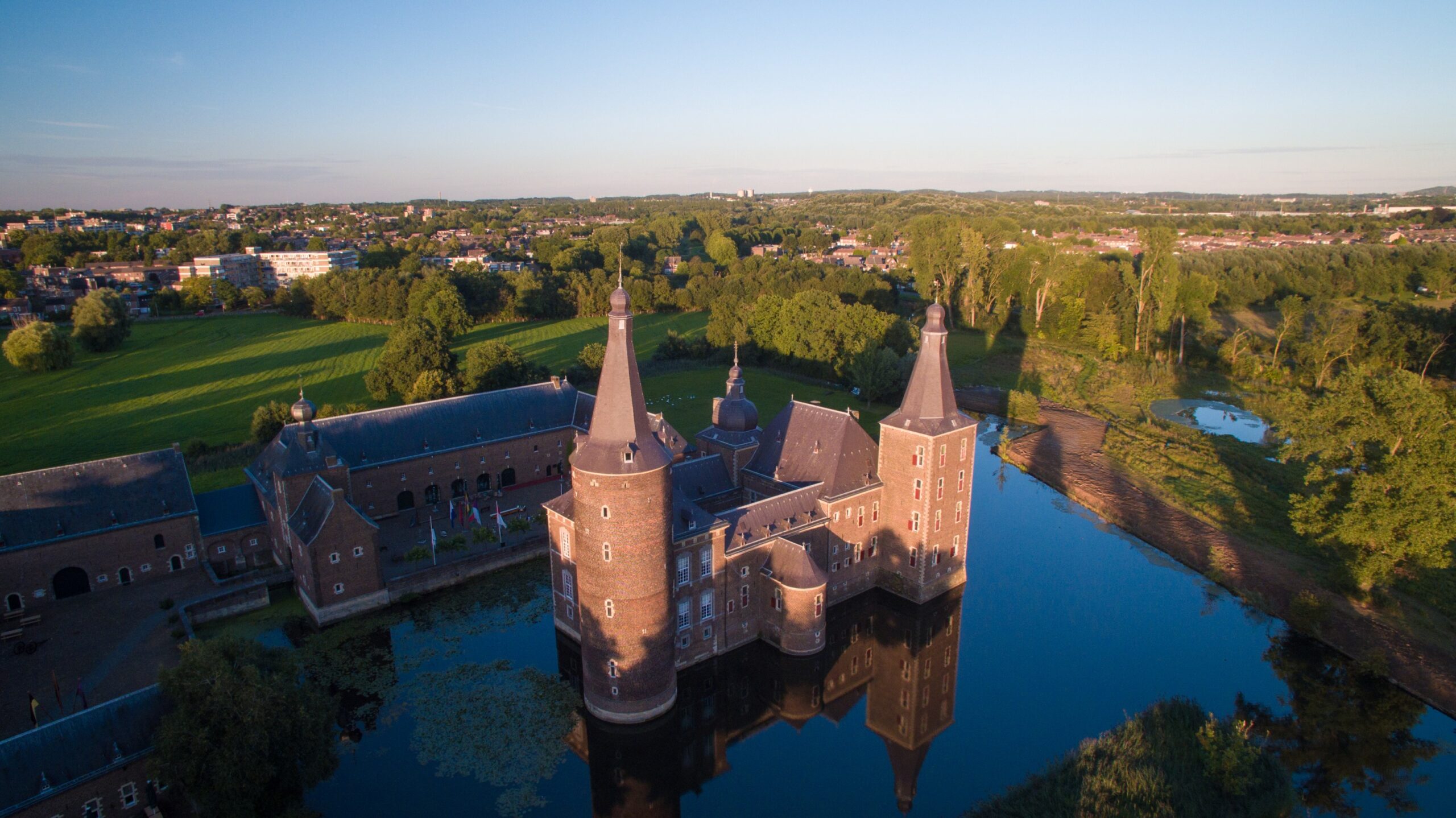 Kasteel Hoensbroek vanuit de lucht