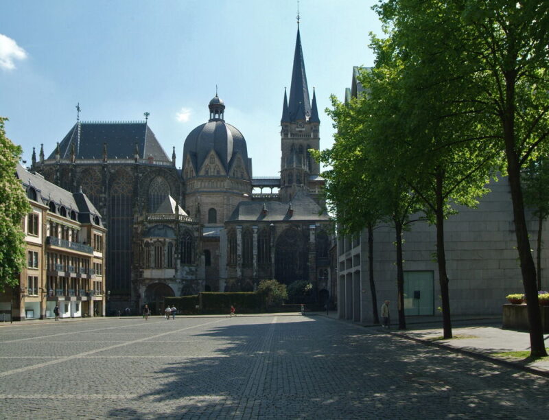 Dom met Katschhof in Aken